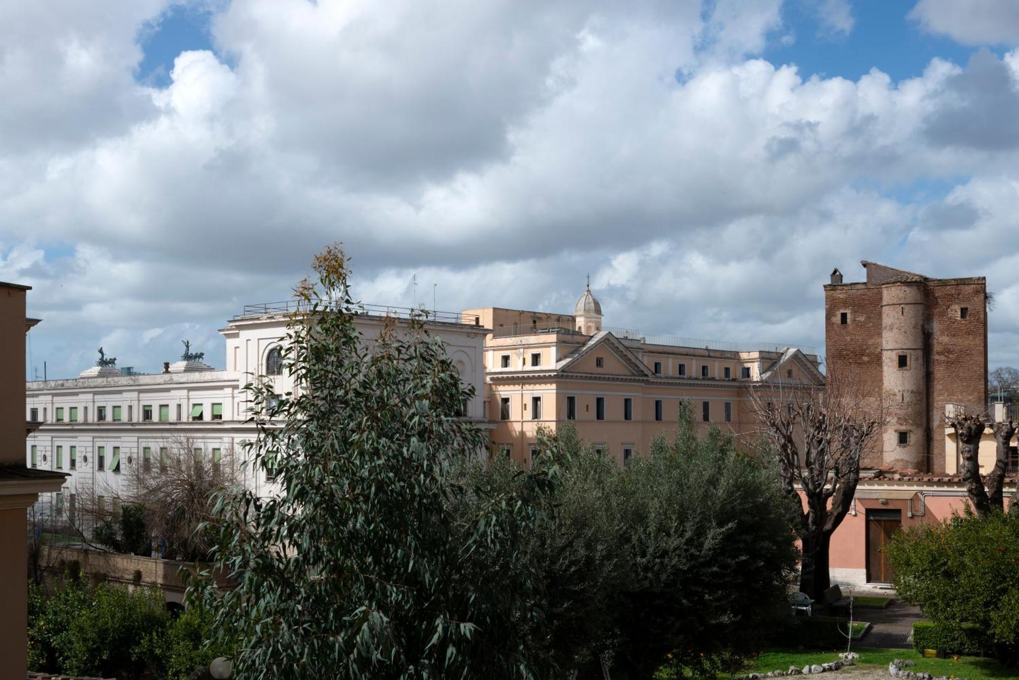 Colosseo Flats And Penthouse โรม ภายนอก รูปภาพ